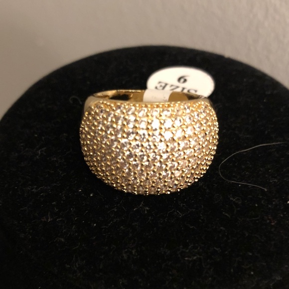 Oval Shaped Gold Ring - Picture 2 of 6